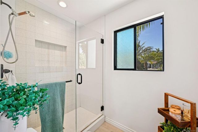 802 Bonita Dr, Vista, CA 92083