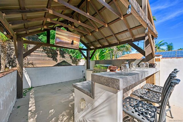 802 Bonita Dr, Vista, CA 92083