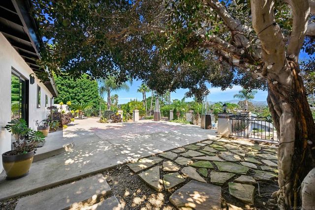 802 Bonita Dr, Vista, CA 92083