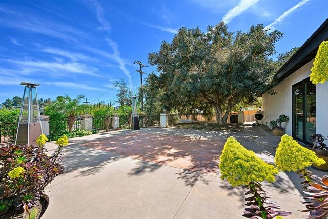 802 Bonita Dr, Vista, CA 92083