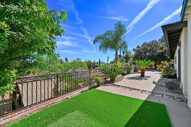 802 Bonita Dr, Vista, CA 92083