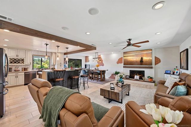 802 Bonita Dr, Vista, CA 92083