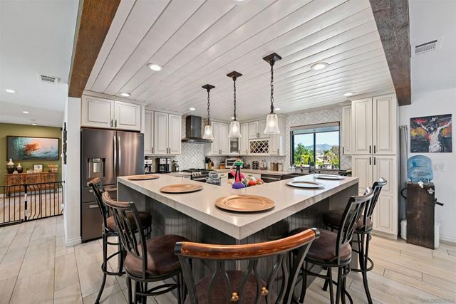 802 Bonita Dr, Vista, CA 92083