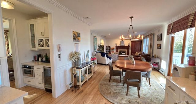 185 W Islip Road, West Islip, NY 11795