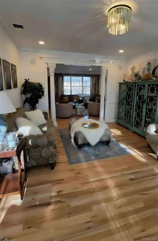 185 W Islip Road, West Islip, NY 11795