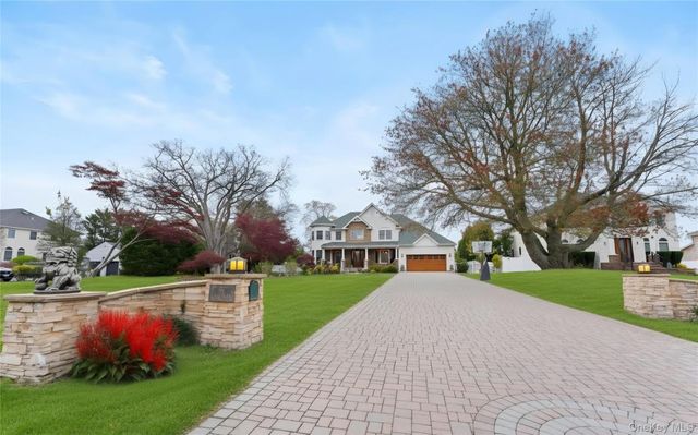185 W Islip Road, West Islip, NY 11795