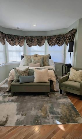 185 W Islip Road, West Islip, NY 11795