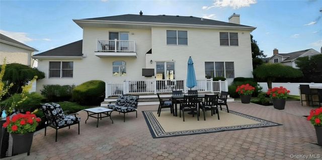 185 W Islip Road, West Islip, NY 11795