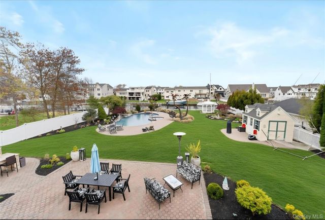 185 W Islip Road, West Islip, NY 11795