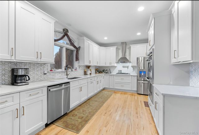 185 W Islip Road, West Islip, NY 11795