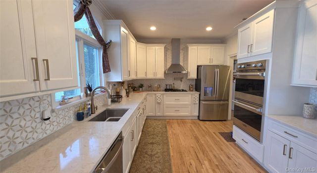 185 W Islip Road, West Islip, NY 11795