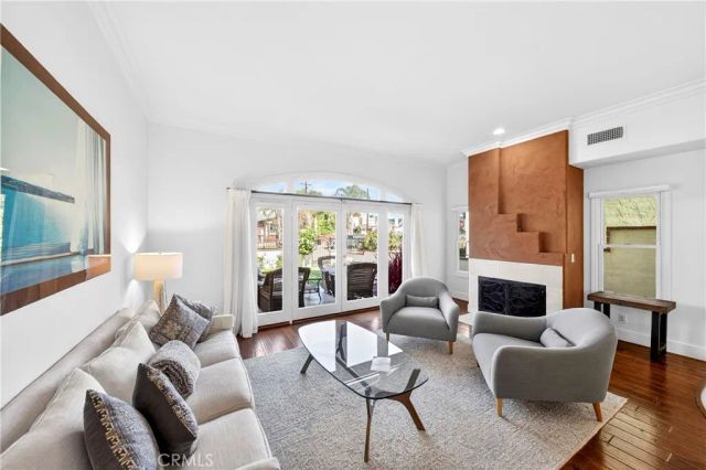816 Delaware Street, Huntington Beach, CA 92648