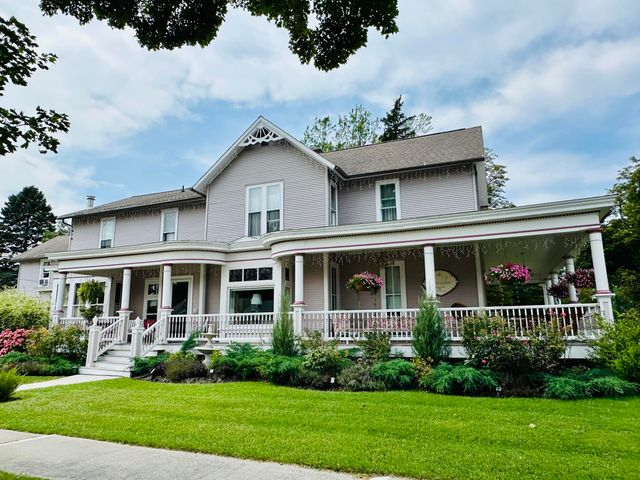 461 Fifth Street, Manistee, MI 49660