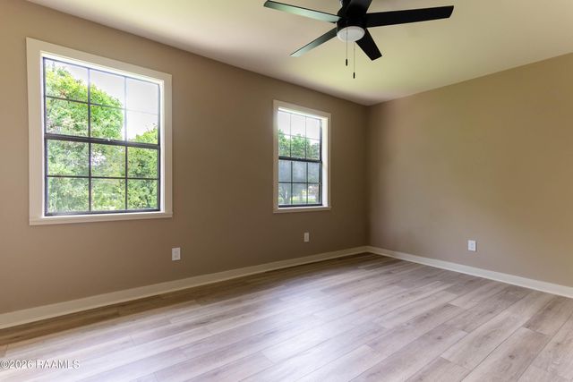 115 Briar Green Drive, Youngsville, LA 70592