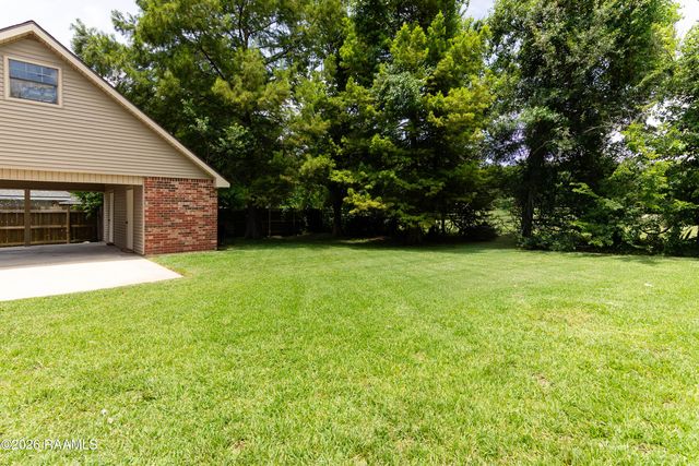 115 Briar Green Drive, Youngsville, LA 70592