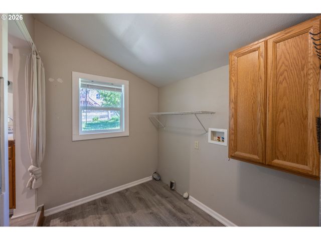 1755 Ne KLAMATH Ave, Roseburg, OR 97470