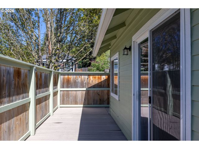 1755 Ne KLAMATH Ave, Roseburg, OR 97470