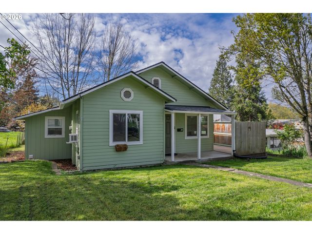 1755 Ne KLAMATH Ave, Roseburg, OR 97470