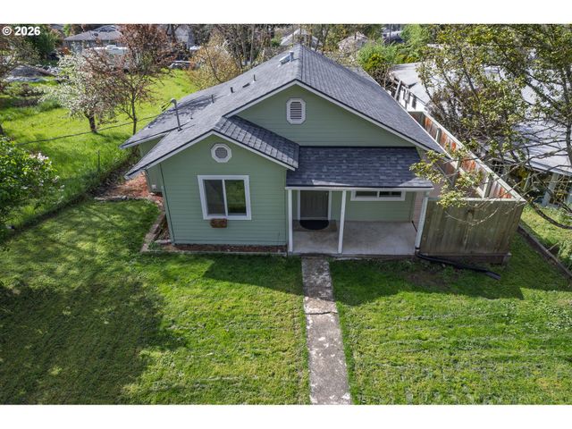 1755 Ne KLAMATH Ave, Roseburg, OR 97470