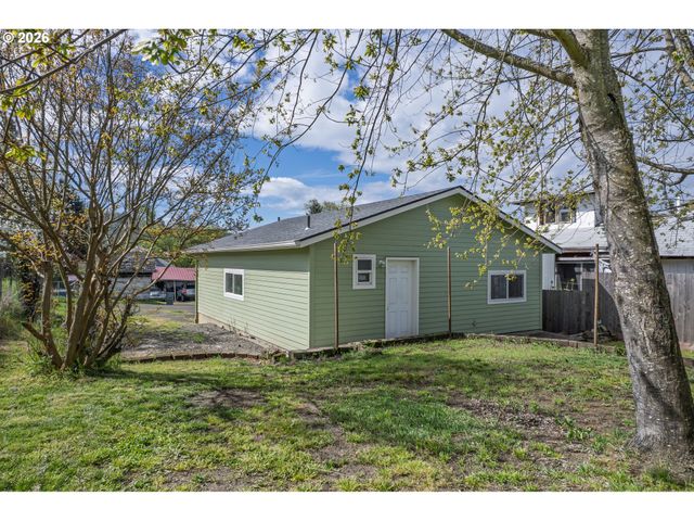 1755 Ne KLAMATH Ave, Roseburg, OR 97470