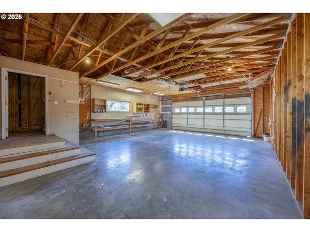 1755 Ne KLAMATH Ave, Roseburg, OR 97470