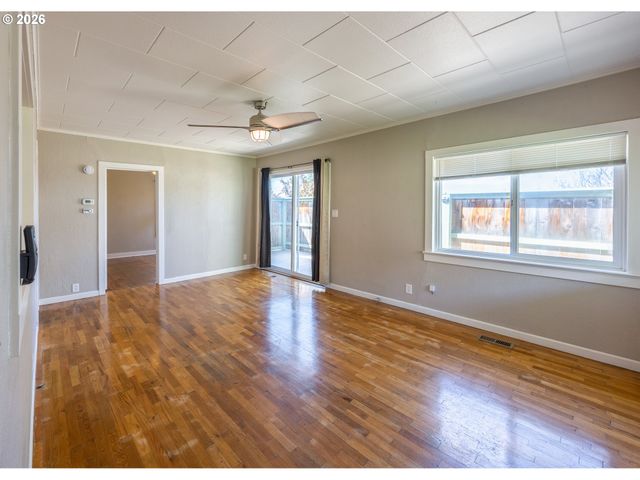 1755 Ne KLAMATH Ave, Roseburg, OR 97470