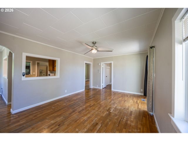 1755 Ne KLAMATH Ave, Roseburg, OR 97470