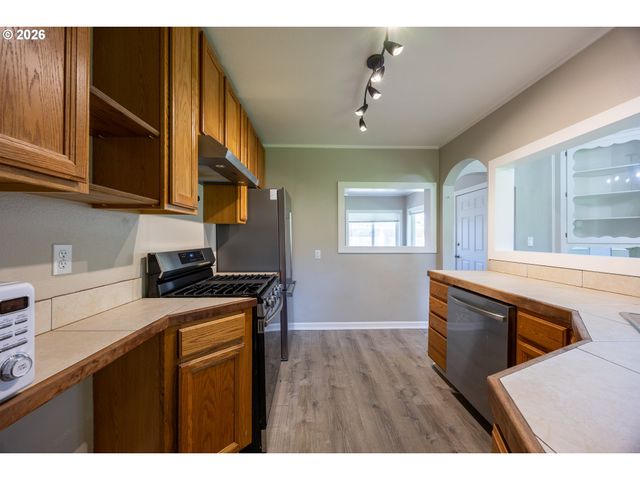 1755 Ne KLAMATH Ave, Roseburg, OR 97470