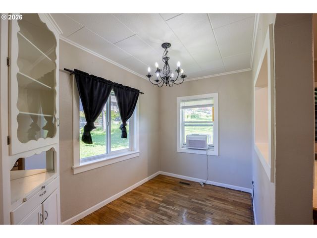 1755 Ne KLAMATH Ave, Roseburg, OR 97470