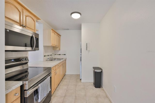 284 115TH AVENUE N 3, St Petersburg, FL 33716