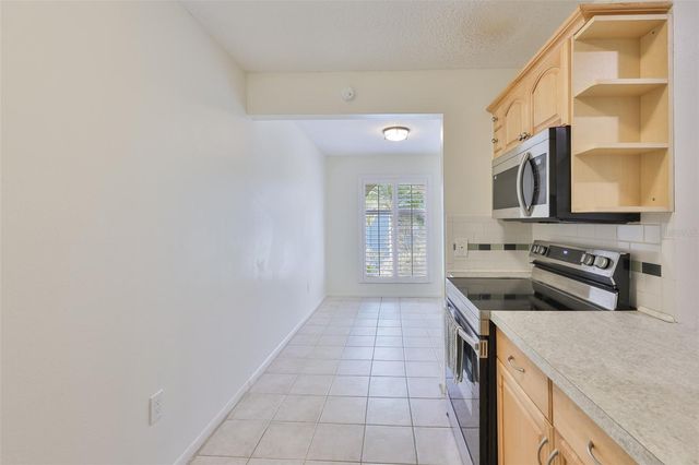 284 115TH AVENUE N 3, St Petersburg, FL 33716