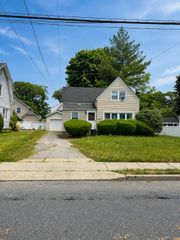 196 Rocklyn Avenue, Lynbrook, NY 11563