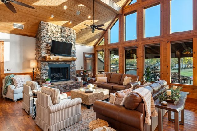 185 King Club Boulevard, Scroggins, TX 75480