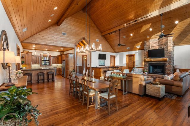 185 King Club Boulevard, Scroggins, TX 75480