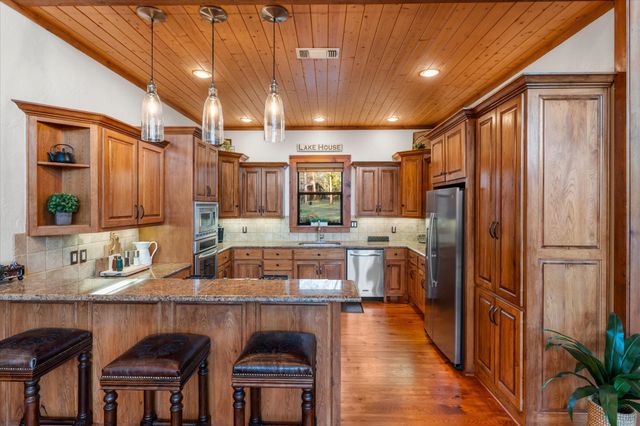 185 King Club Boulevard, Scroggins, TX 75480