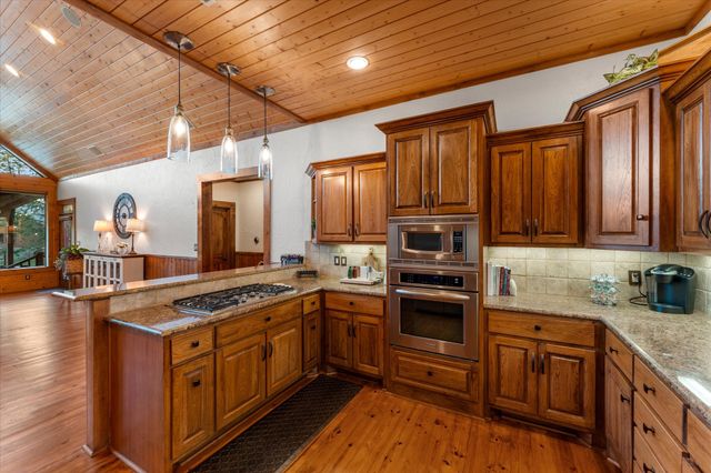 185 King Club Boulevard, Scroggins, TX 75480