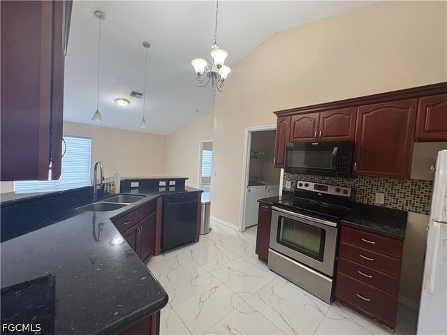 116 NW 26th PL, Cape Coral, FL 33993