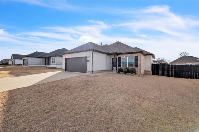 421 N Otoe Street, Farmington, AR 72730