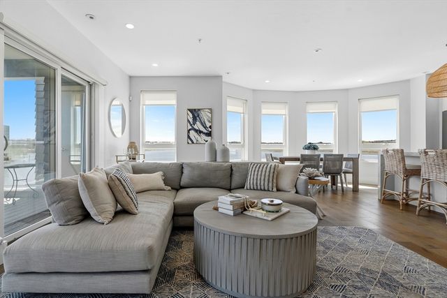 60 Newbury St 1, Quincy, MA 02171