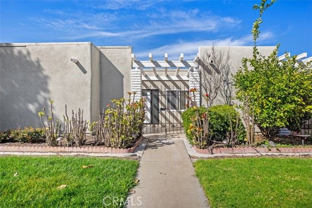 2005 Via Mariposa B, Laguna Woods, CA 92637