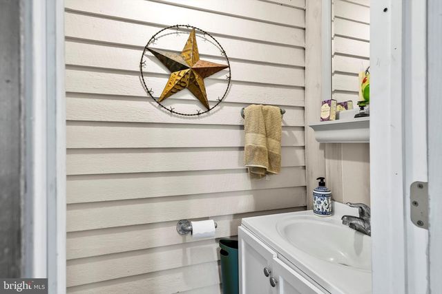 17 MAIN ST, Port Republic, NJ 08241