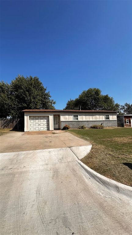 1411 NW Ozmun Ave, Lawton, OK 73507