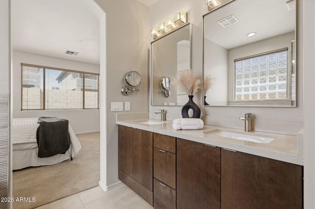 10262 W FOOTHILL Drive, Peoria, AZ 85383