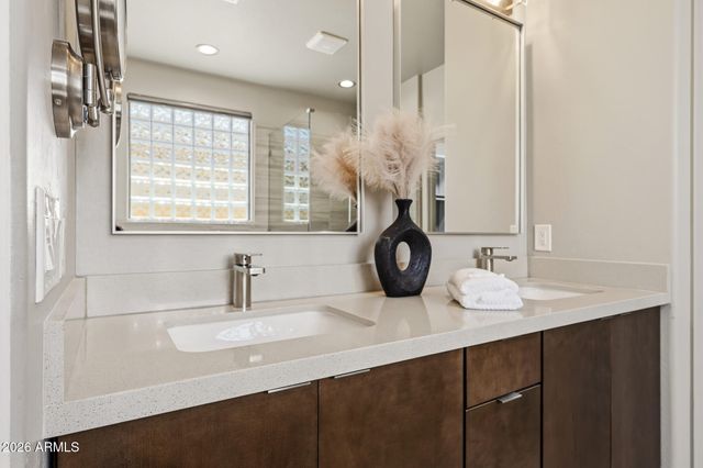 10262 W FOOTHILL Drive, Peoria, AZ 85383