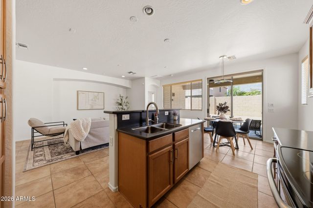 10262 W FOOTHILL Drive, Peoria, AZ 85383