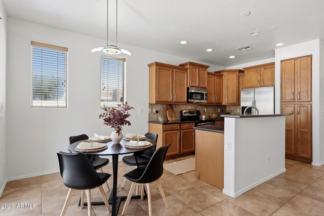 10262 W FOOTHILL Drive, Peoria, AZ 85383