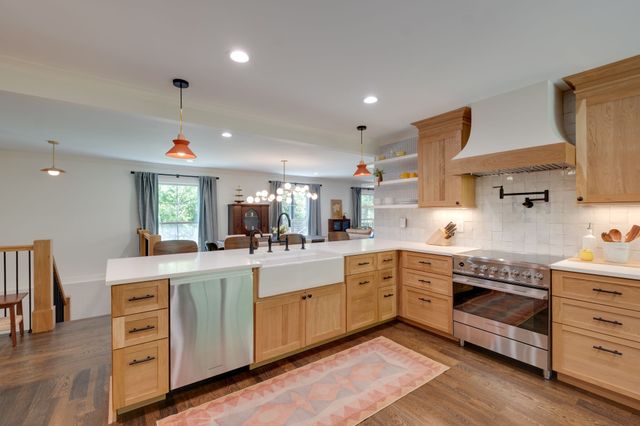 860 Lakemont Dr, Nashville, TN 37220