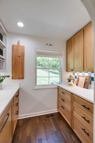 860 Lakemont Dr, Nashville, TN 37220