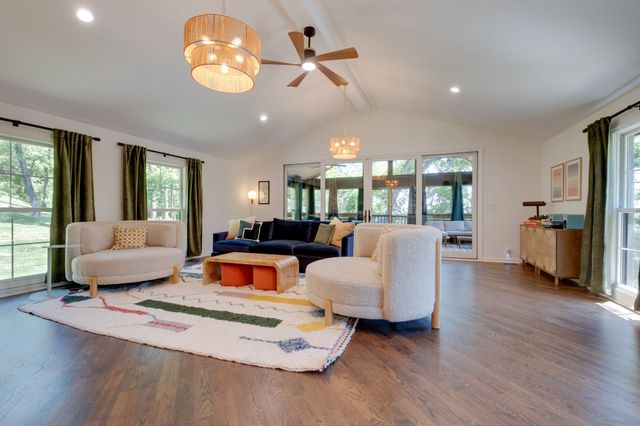 860 Lakemont Dr, Nashville, TN 37220