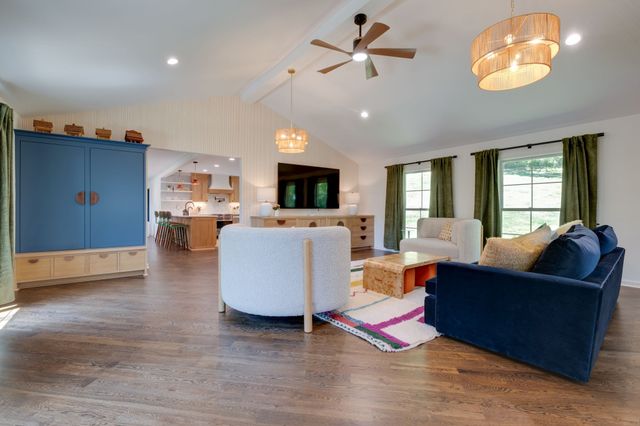 860 Lakemont Dr, Nashville, TN 37220